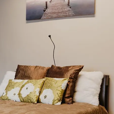 Kenyelmes A Belvaros Szelen * ジュール