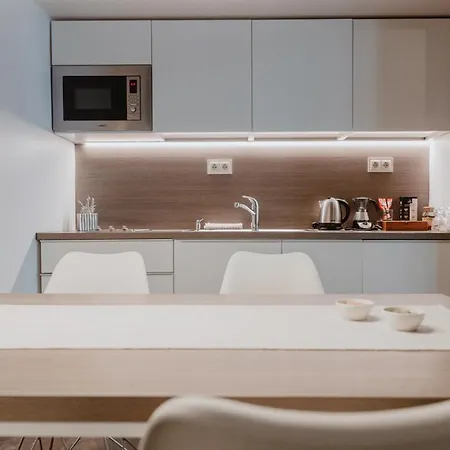 Kenyelmes A Belvaros Szelen アパート