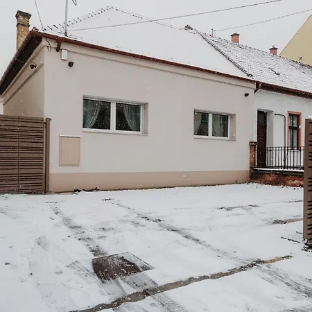 Kenyelmes A Belvaros Szelen *