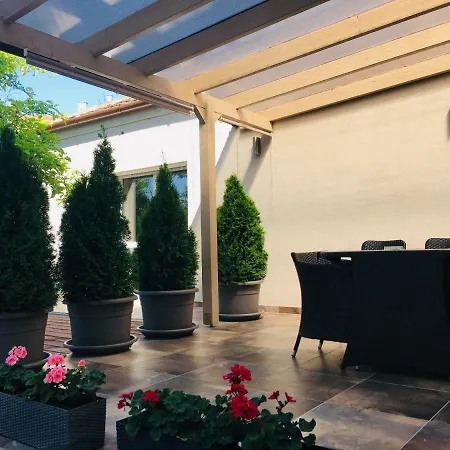 Kenyelmes A Belvaros Szelen ジュール