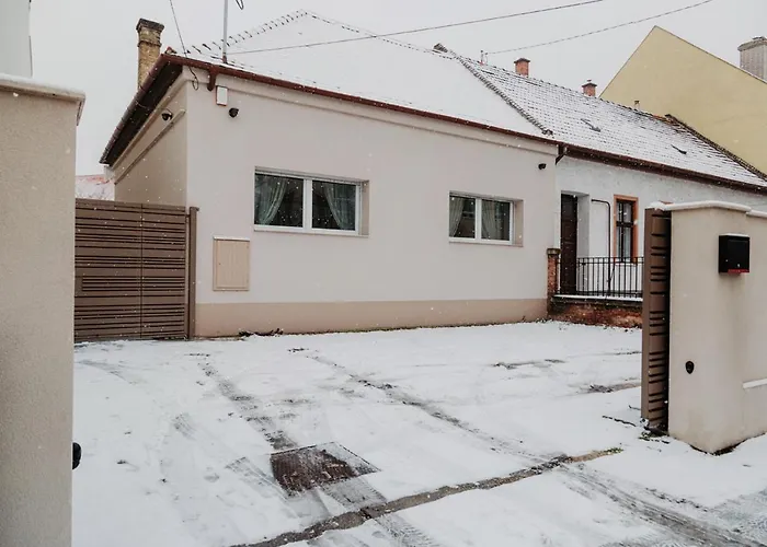 Kényelmes A Belváros Szélén *